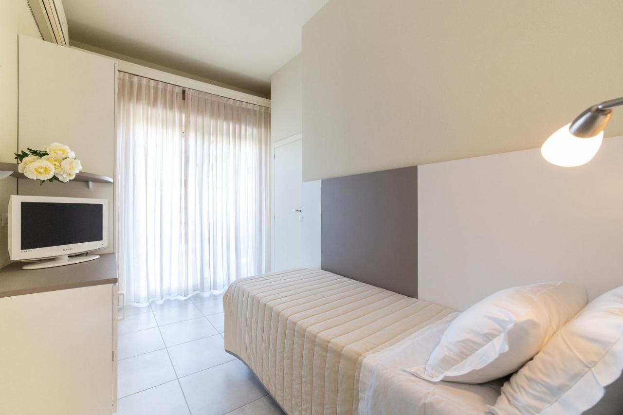 Hotel Parco Милано Мартима Екстериор снимка